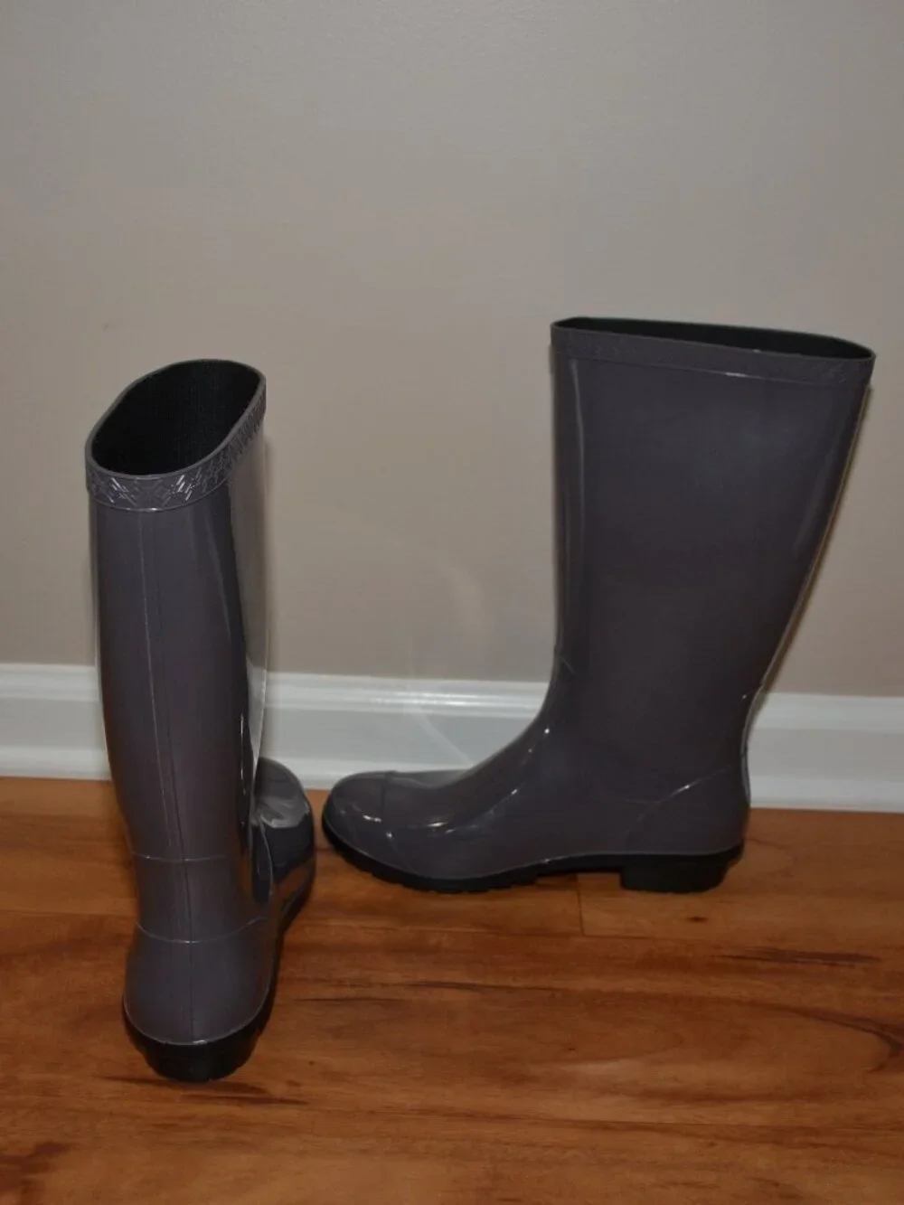 Ugg Dusty Lavender Glossy Pull on Waterproof Rubber Tall Rain Boots, sz 8